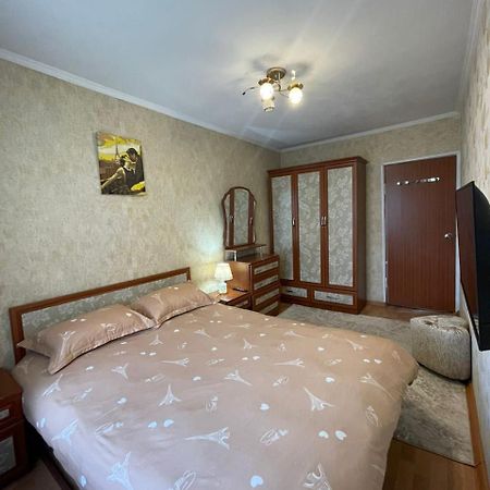 3-Х Комнатная Квартира В 5 Микр 104 Серии 4/4 Bishkek Luaran gambar